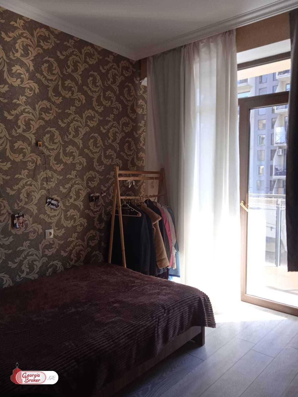 продается квартира с новым ремонтом 4-комнаты