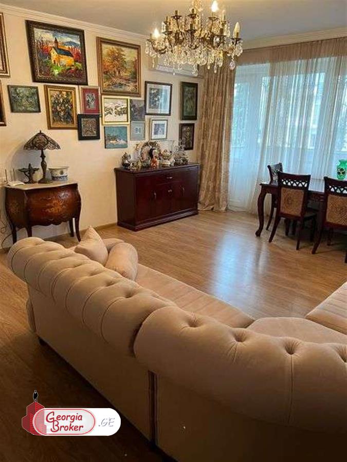 იყიდება ახალი გარემონტებული 6 ოთახიანი ბინა