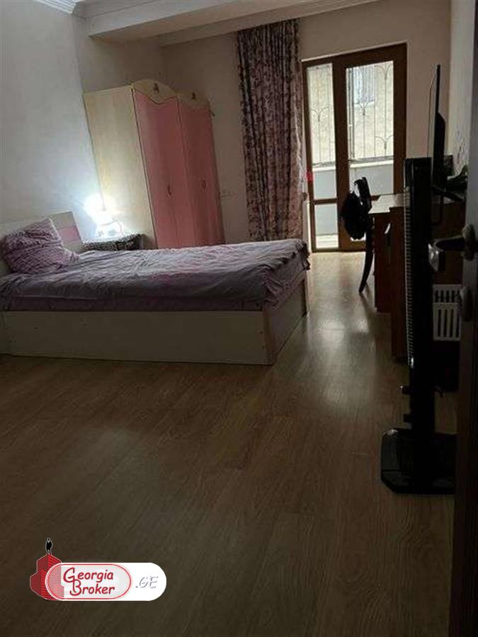 იყიდება ახალი გარემონტებული 6 ოთახიანი ბინა