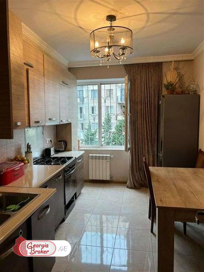 იყიდება ახალი გარემონტებული 6 ოთახიანი ბინა