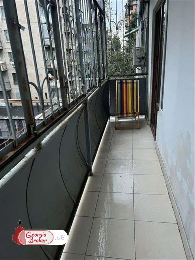 იყიდება ახალი გარემონტებული 6 ოთახიანი ბინა