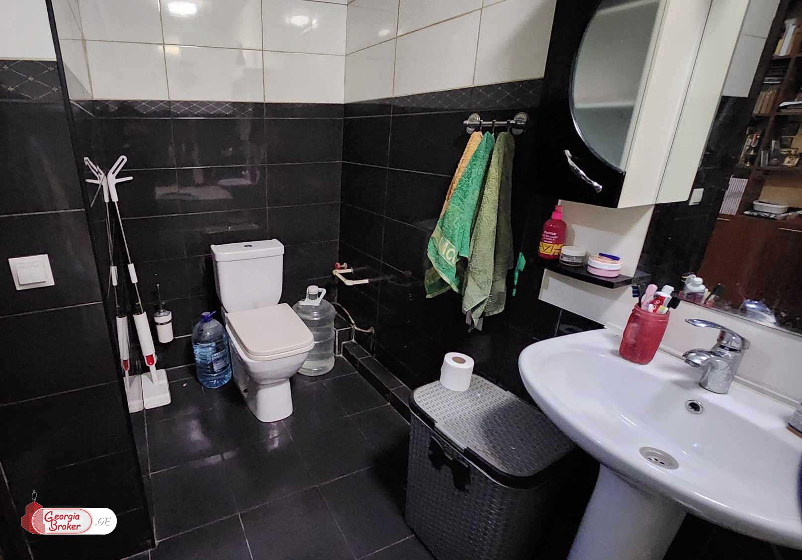 продается квартира с новым ремонтом 3-комнаты