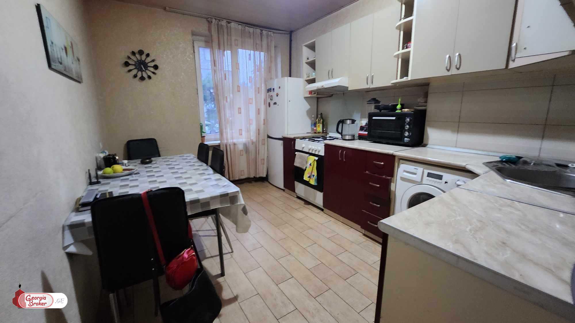 продается квартира с новым ремонтом 3-комнаты