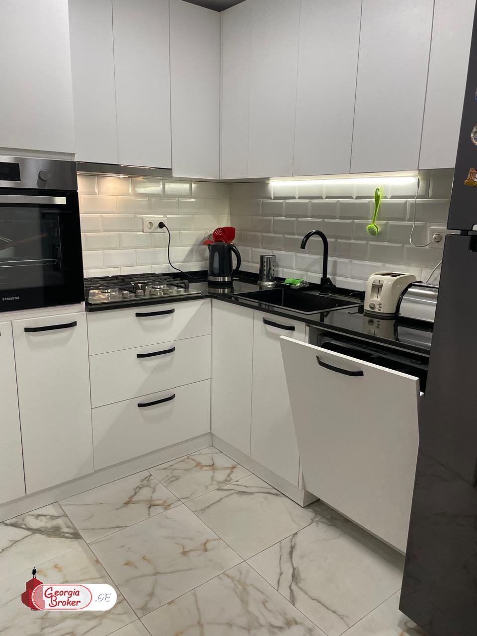 იყიდება ახალი გარემონტებული 3 ოთახიანი ბინა