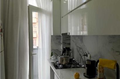 продается квартира с новым ремонтом 4-комнаты