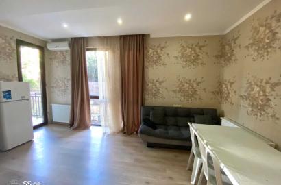 в аренду квартира с новым ремонтом 3-комнаты