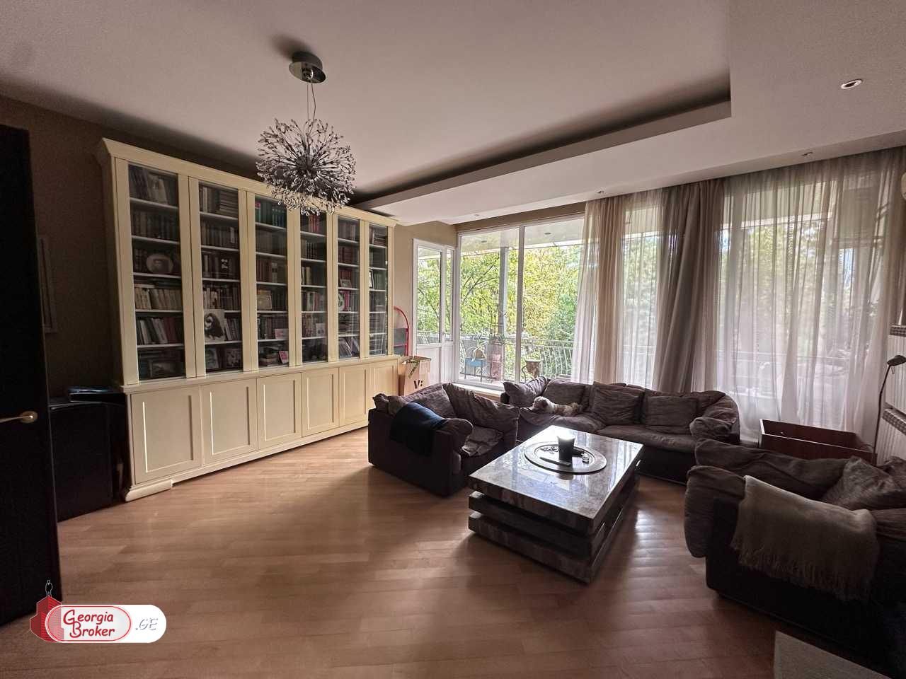 იყიდება ახალი გარემონტებული 4 ოთახიანი ბინა