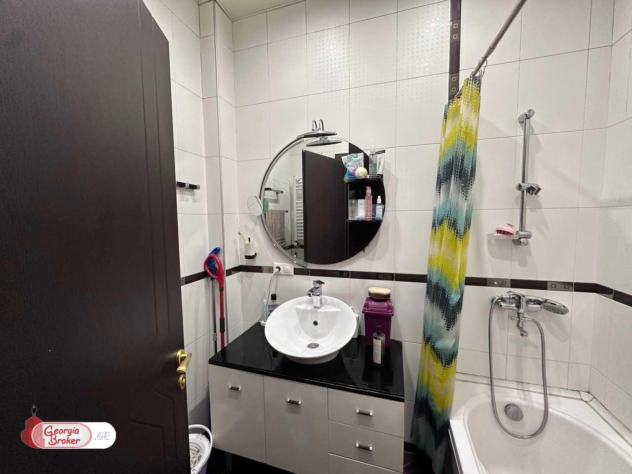 იყიდება ახალი გარემონტებული 4 ოთახიანი ბინა