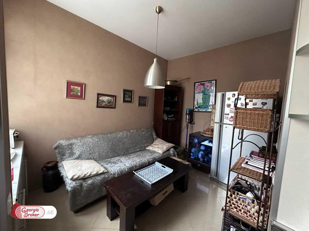 იყიდება ახალი გარემონტებული 4 ოთახიანი ბინა