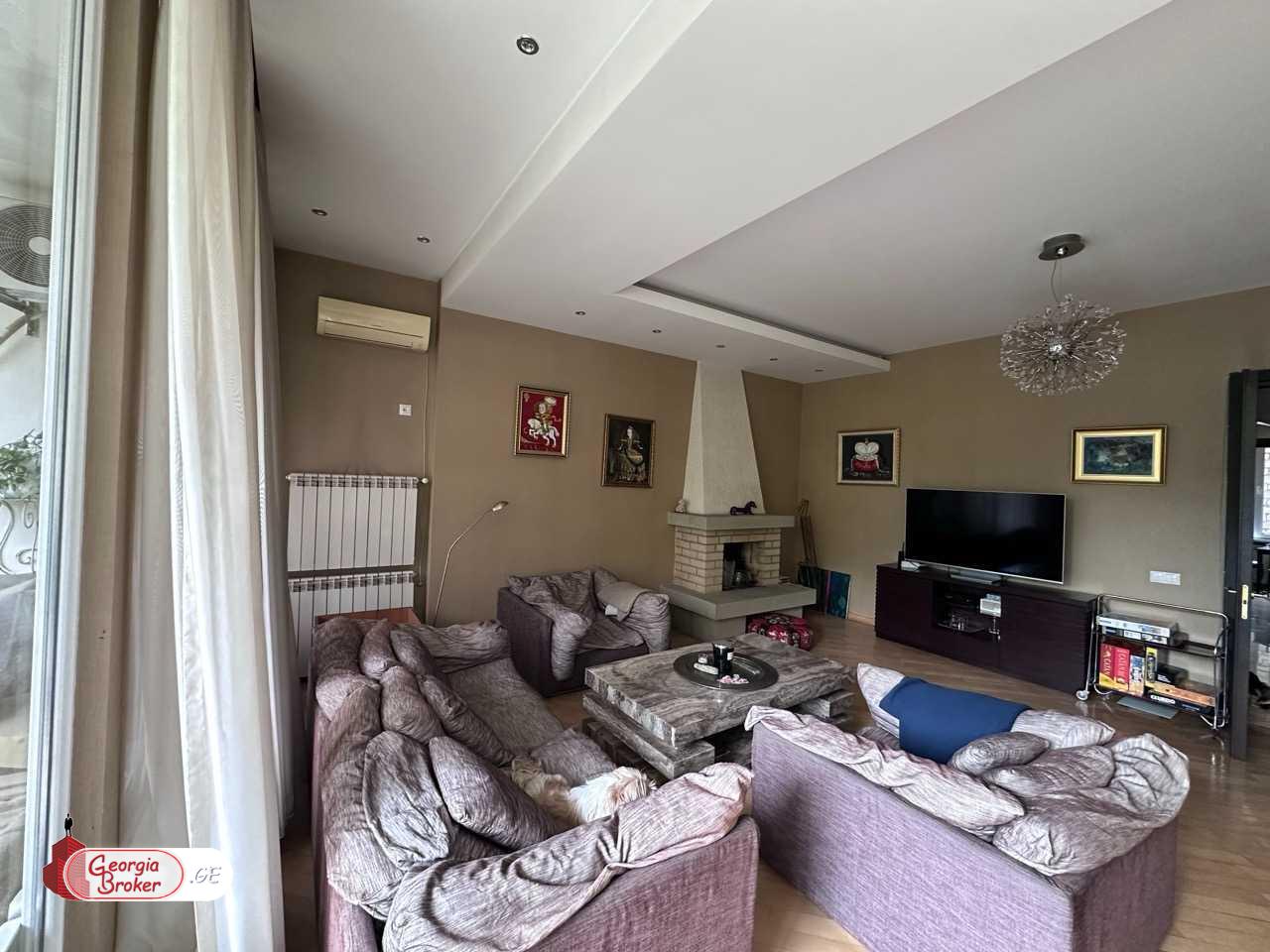 იყიდება ახალი გარემონტებული 4 ოთახიანი ბინა