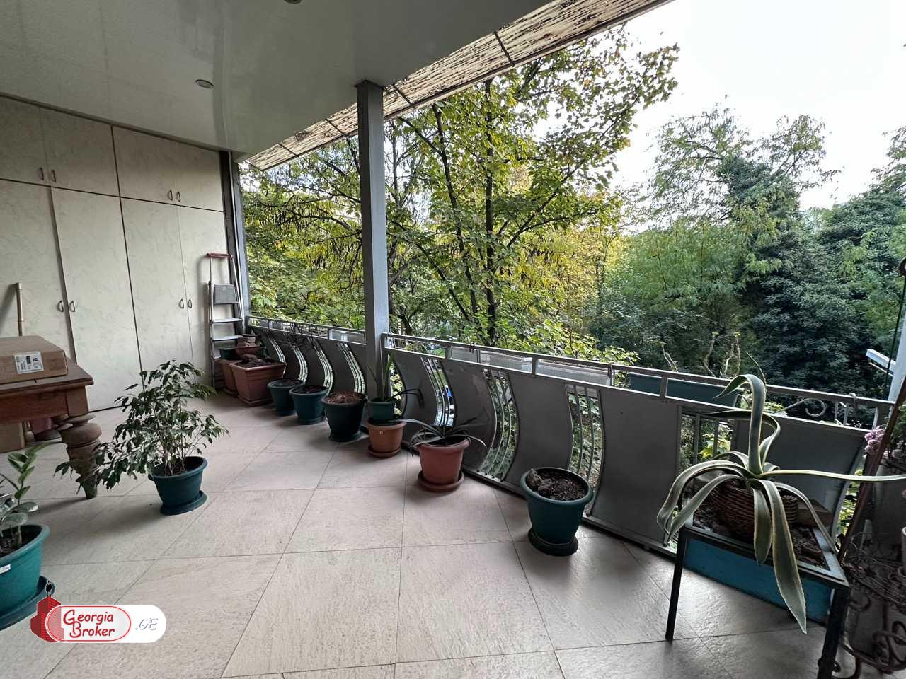 იყიდება ახალი გარემონტებული 4 ოთახიანი ბინა