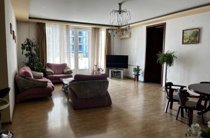 продается квартира с новым ремонтом 5-комнат