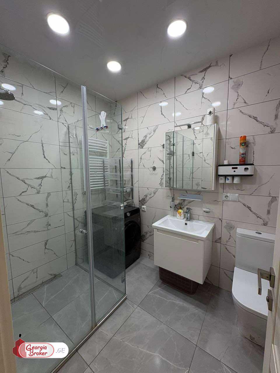 продается квартира с новым ремонтом 3-комнаты