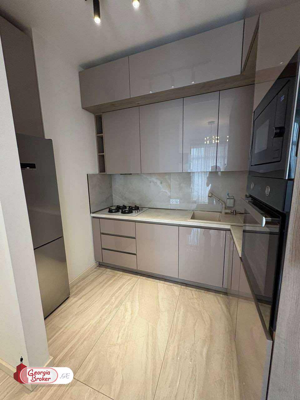 продается квартира с новым ремонтом 3-комнаты