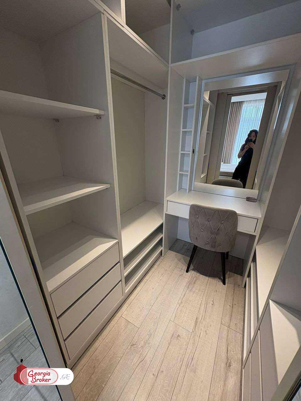 продается квартира с новым ремонтом 3-комнаты