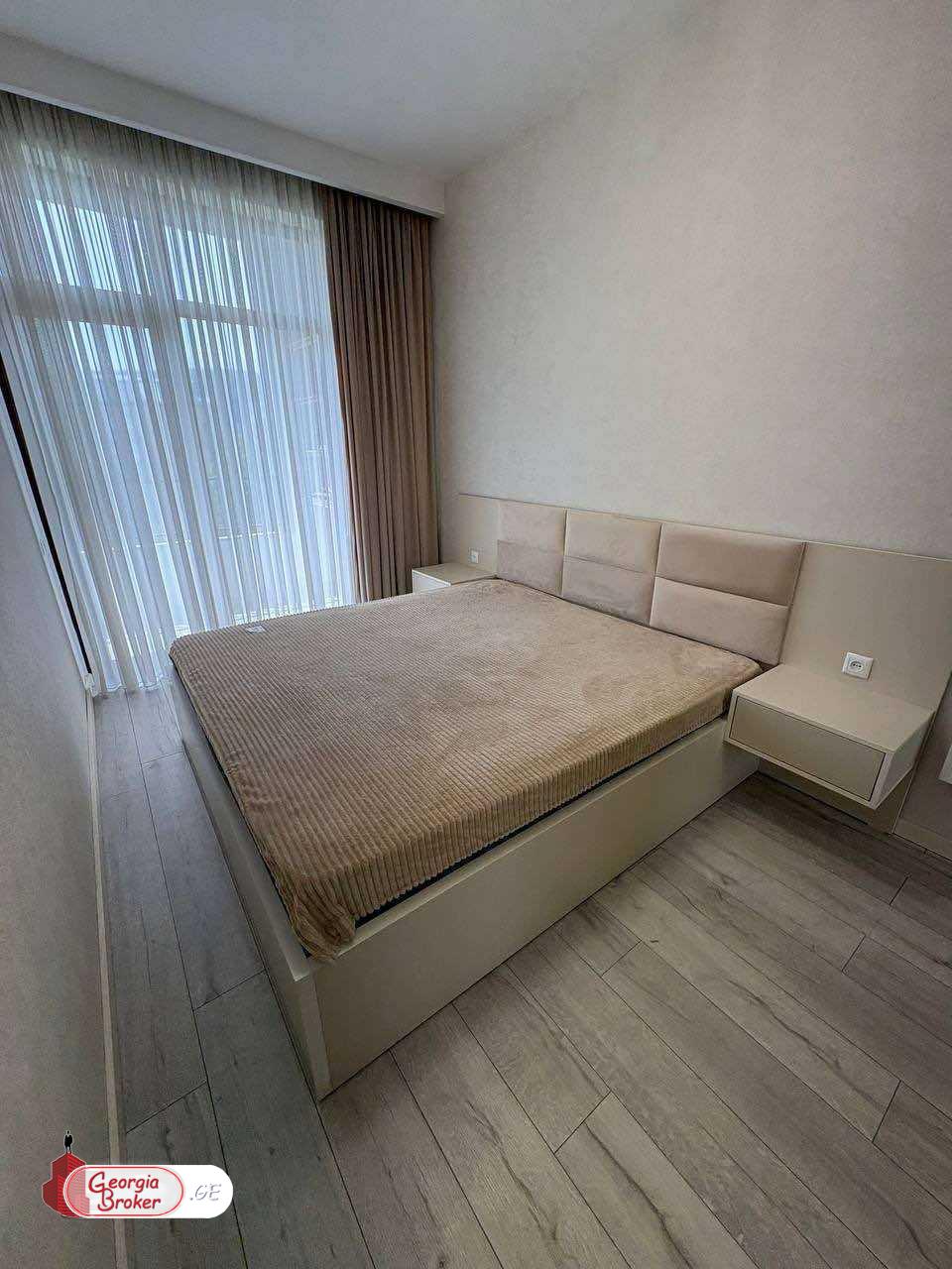 продается квартира с новым ремонтом 3-комнаты