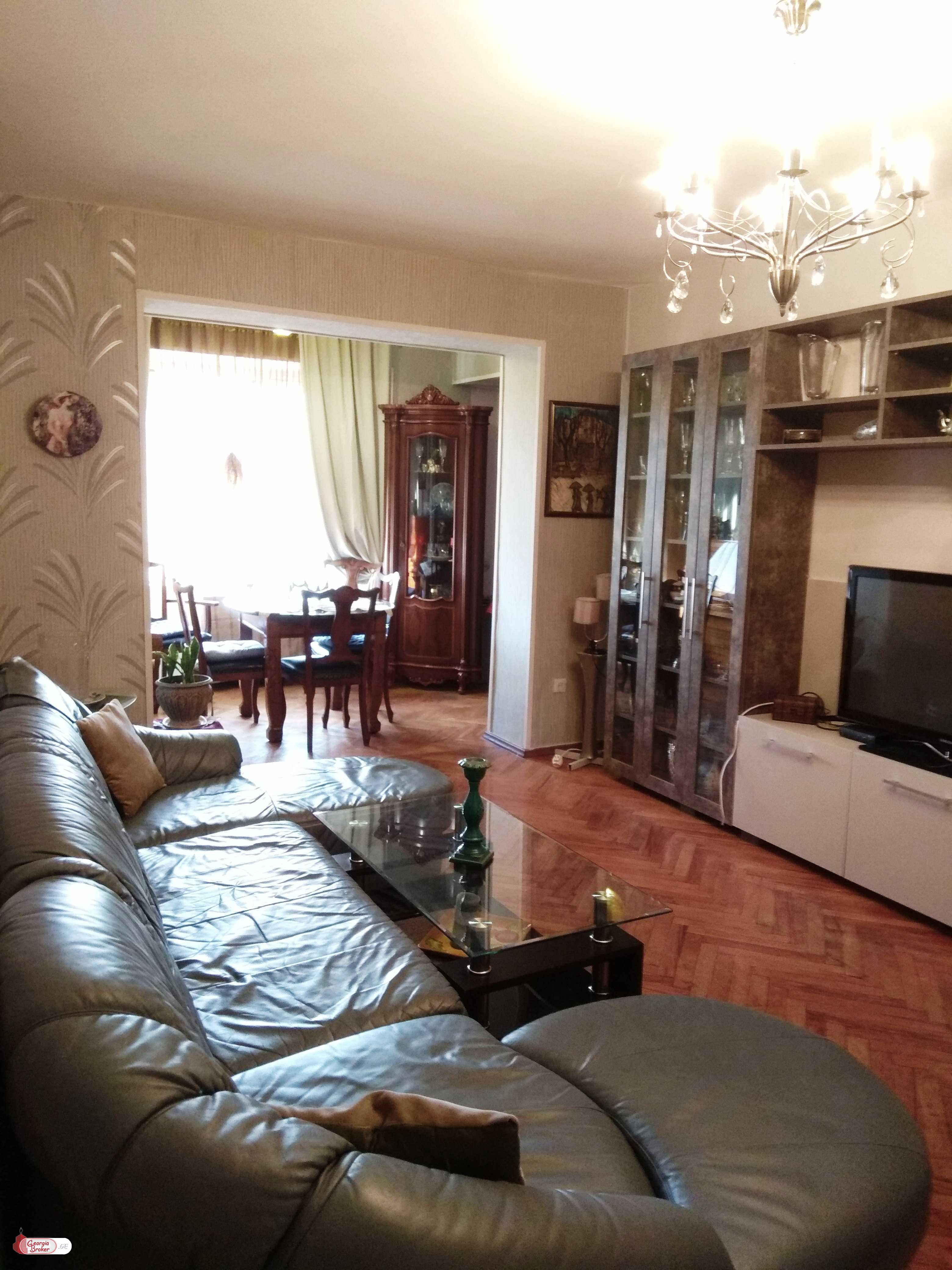 იყიდება ახალი გარემონტებული 4 ოთახიანი ბინა