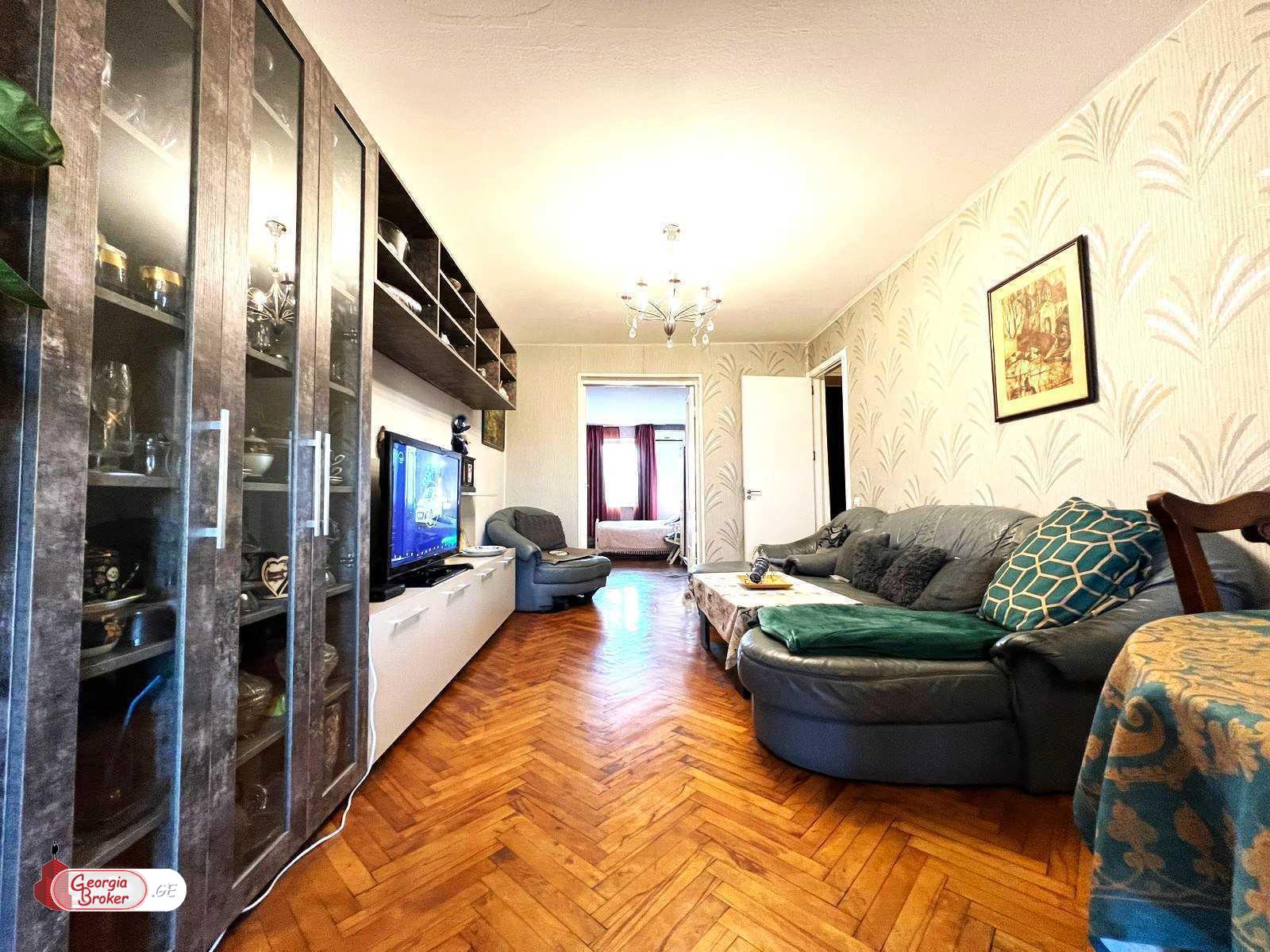 იყიდება ახალი გარემონტებული 4 ოთახიანი ბინა