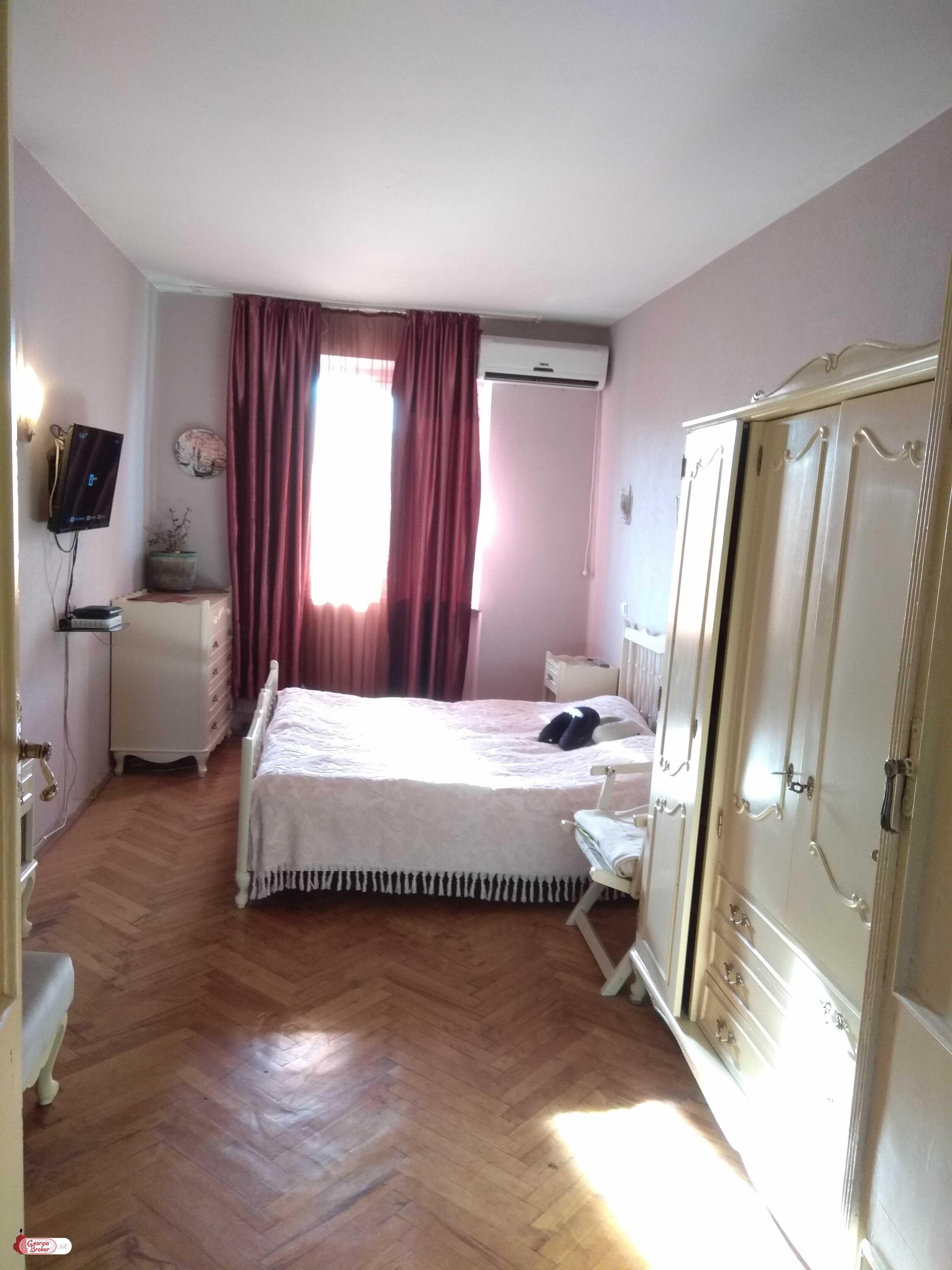 იყიდება ახალი გარემონტებული 4 ოთახიანი ბინა