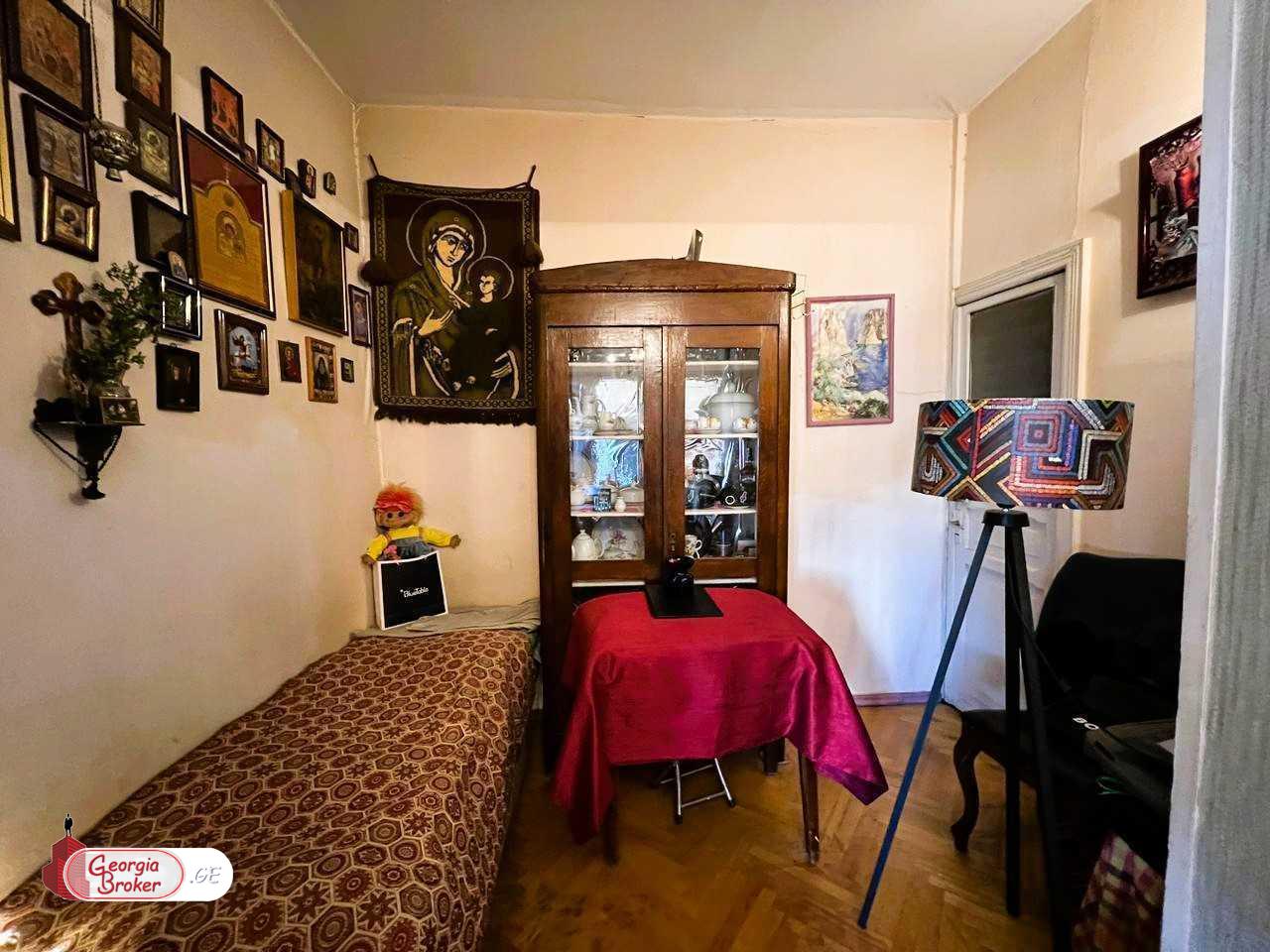 იყიდება ახალი გარემონტებული 4 ოთახიანი ბინა