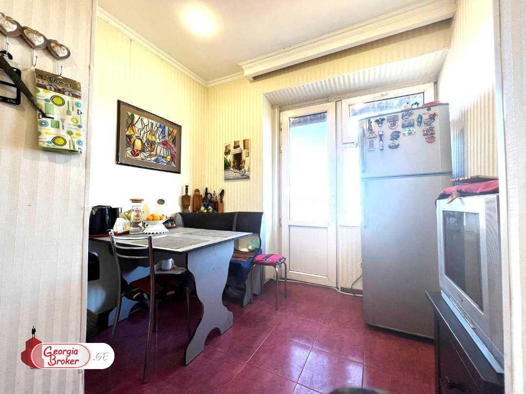 იყიდება ახალი გარემონტებული 4 ოთახიანი ბინა