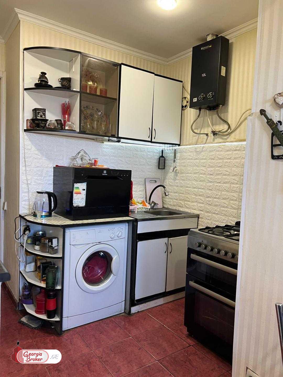 იყიდება ახალი გარემონტებული 4 ოთახიანი ბინა