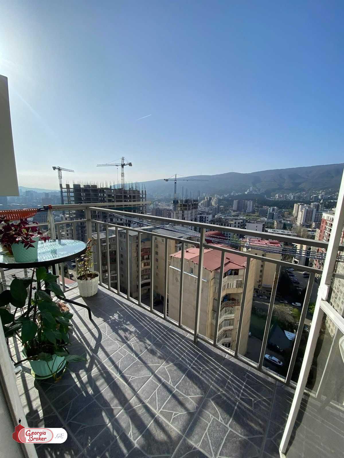 продается квартира с новым ремонтом 3-комнаты