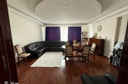 продается квартира с новым ремонтом 4-комнаты