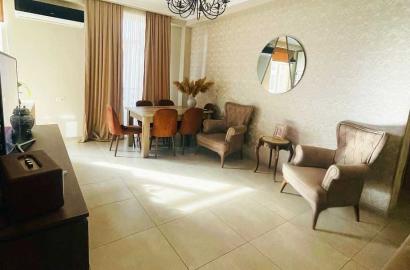 продается квартира с новым ремонтом 3-комнаты