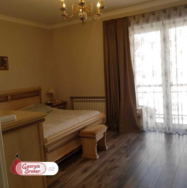 იყიდება ახალი გარემონტებული 5 ოთახიანი ბინა