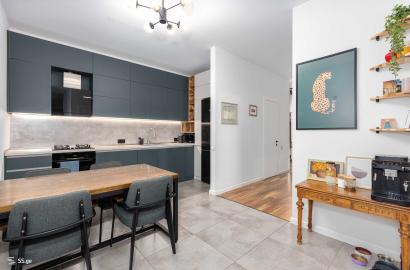 продается квартира с новым ремонтом 3-комнаты