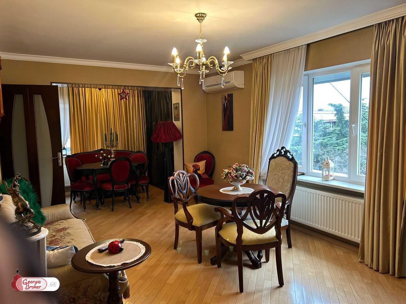 იყიდება ახალი გარემონტებული 4 ოთახიანი ბინა