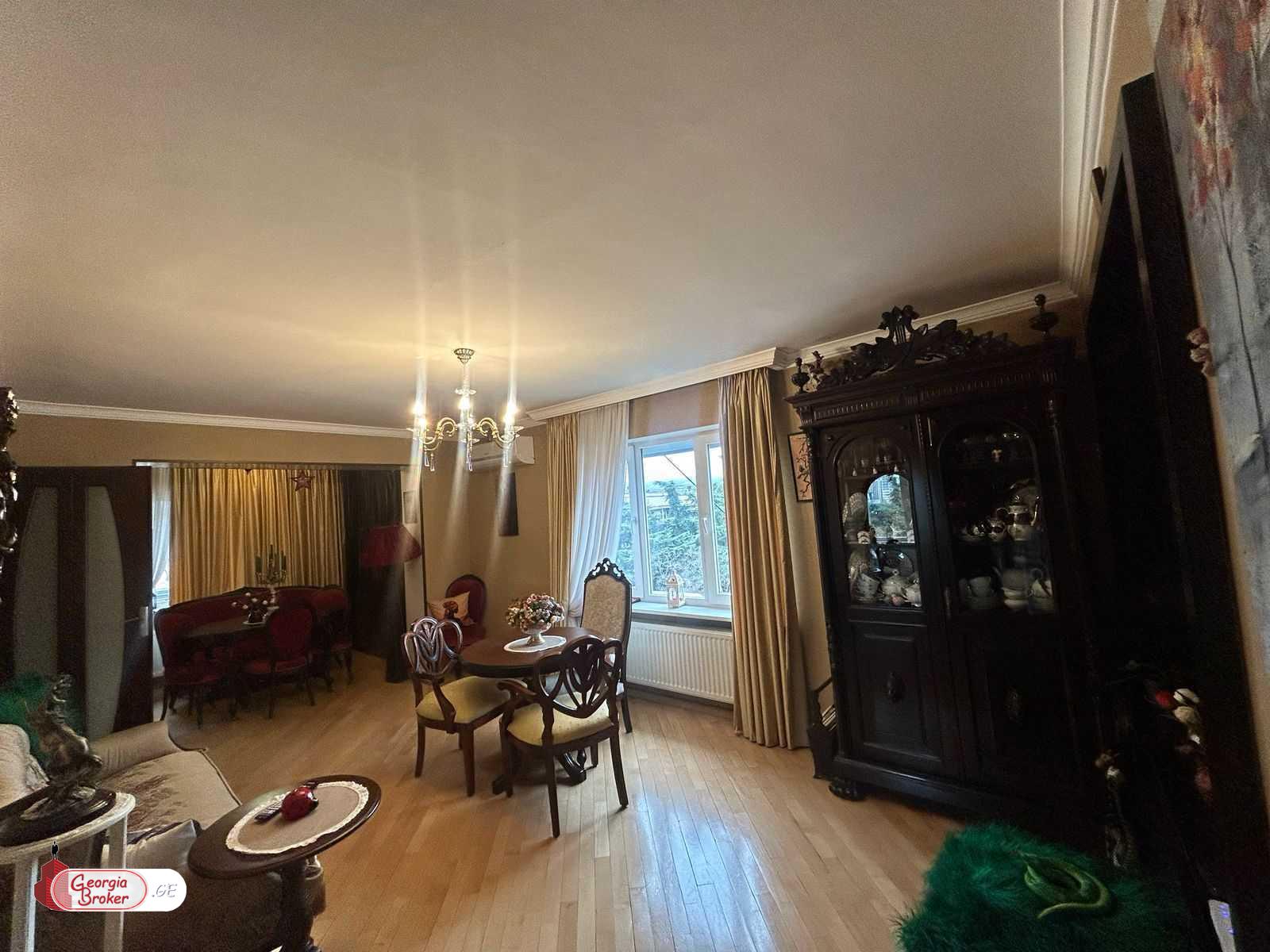 იყიდება ახალი გარემონტებული 4 ოთახიანი ბინა