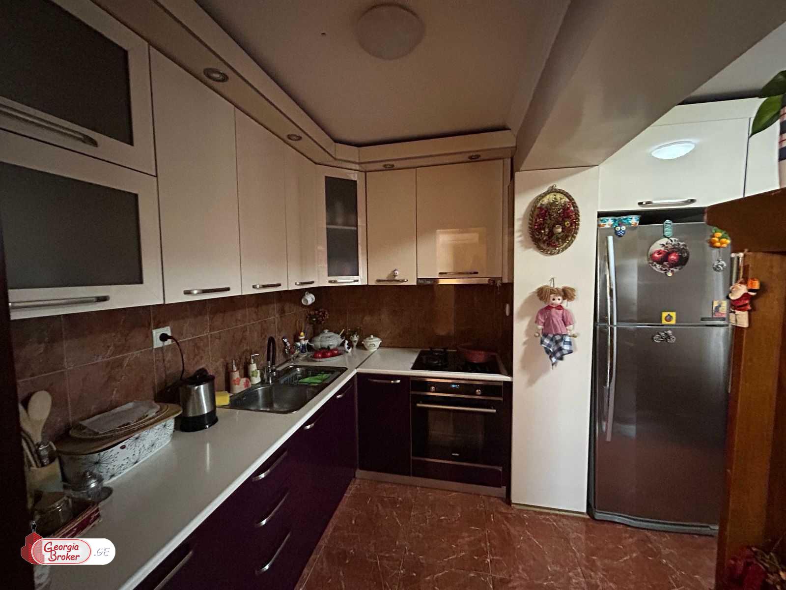 იყიდება ახალი გარემონტებული 4 ოთახიანი ბინა