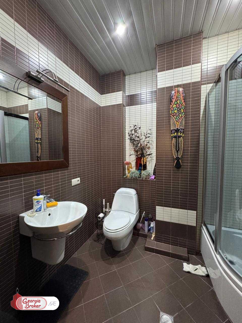 იყიდება ახალი გარემონტებული 5 ოთახიანი ბინა