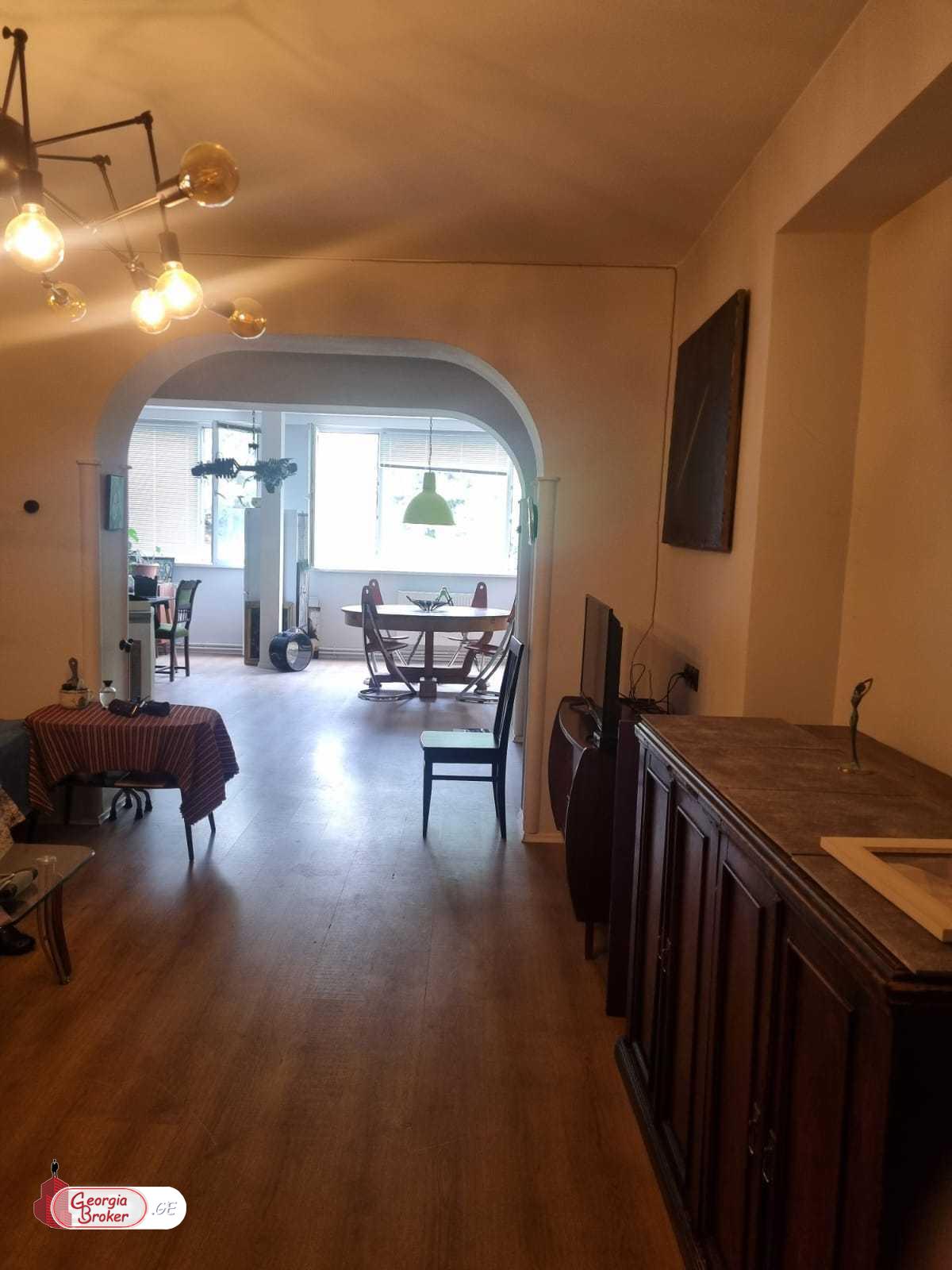 იყიდება ახალი გარემონტებული 3 ოთახიანი ბინა