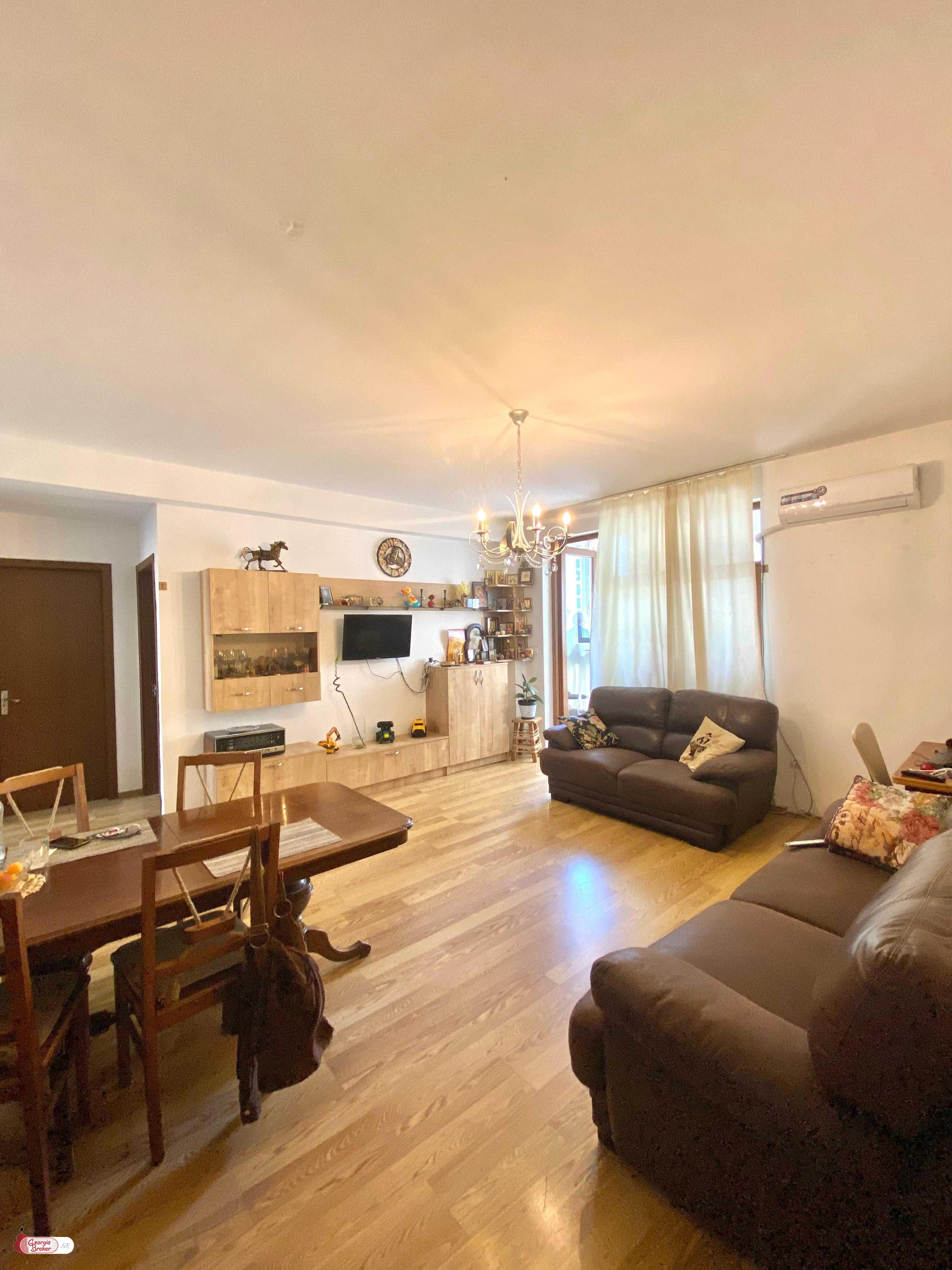 იყიდება ახალი გარემონტებული 4 ოთახიანი ბინა