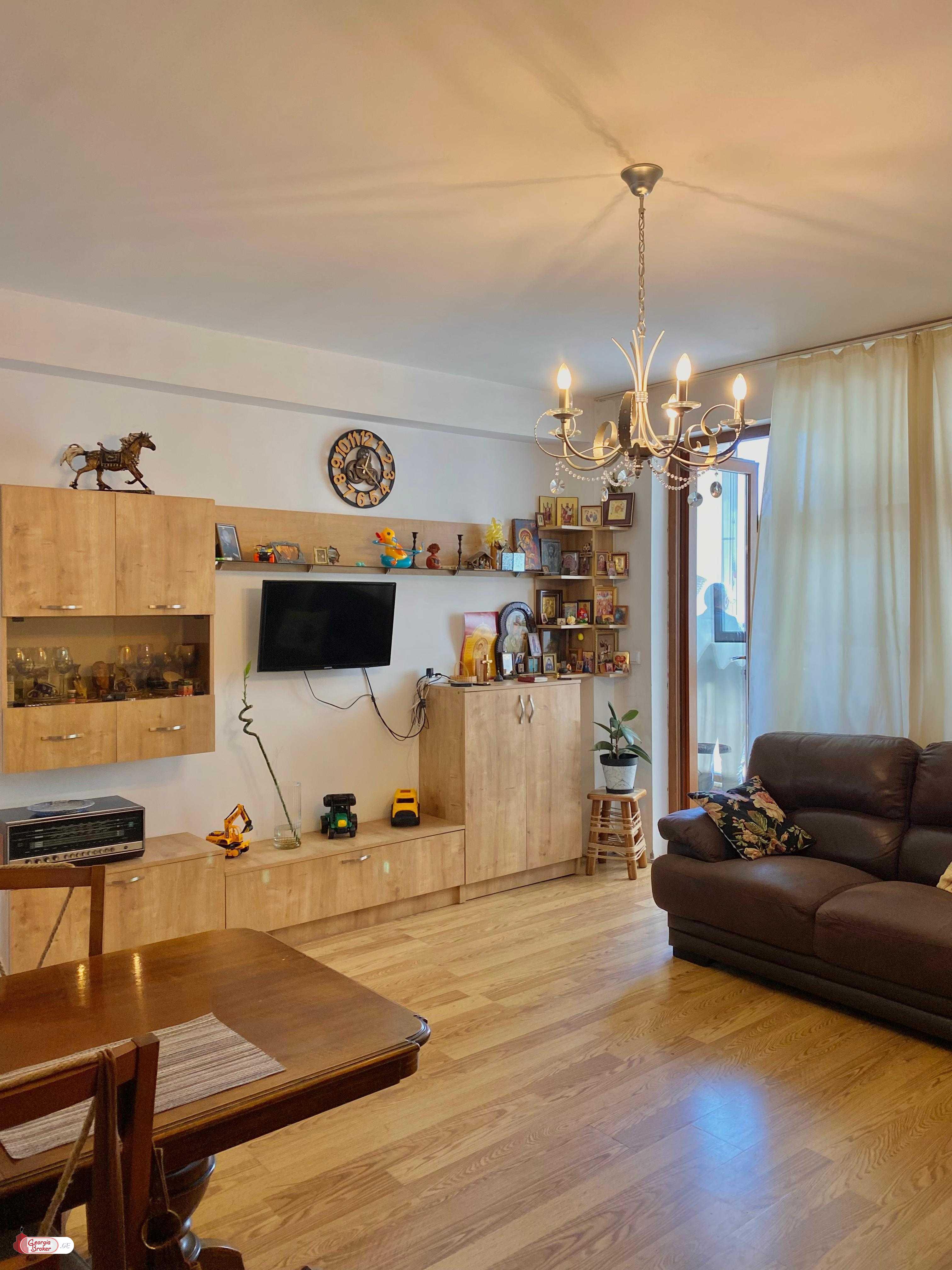 იყიდება ახალი გარემონტებული 4 ოთახიანი ბინა