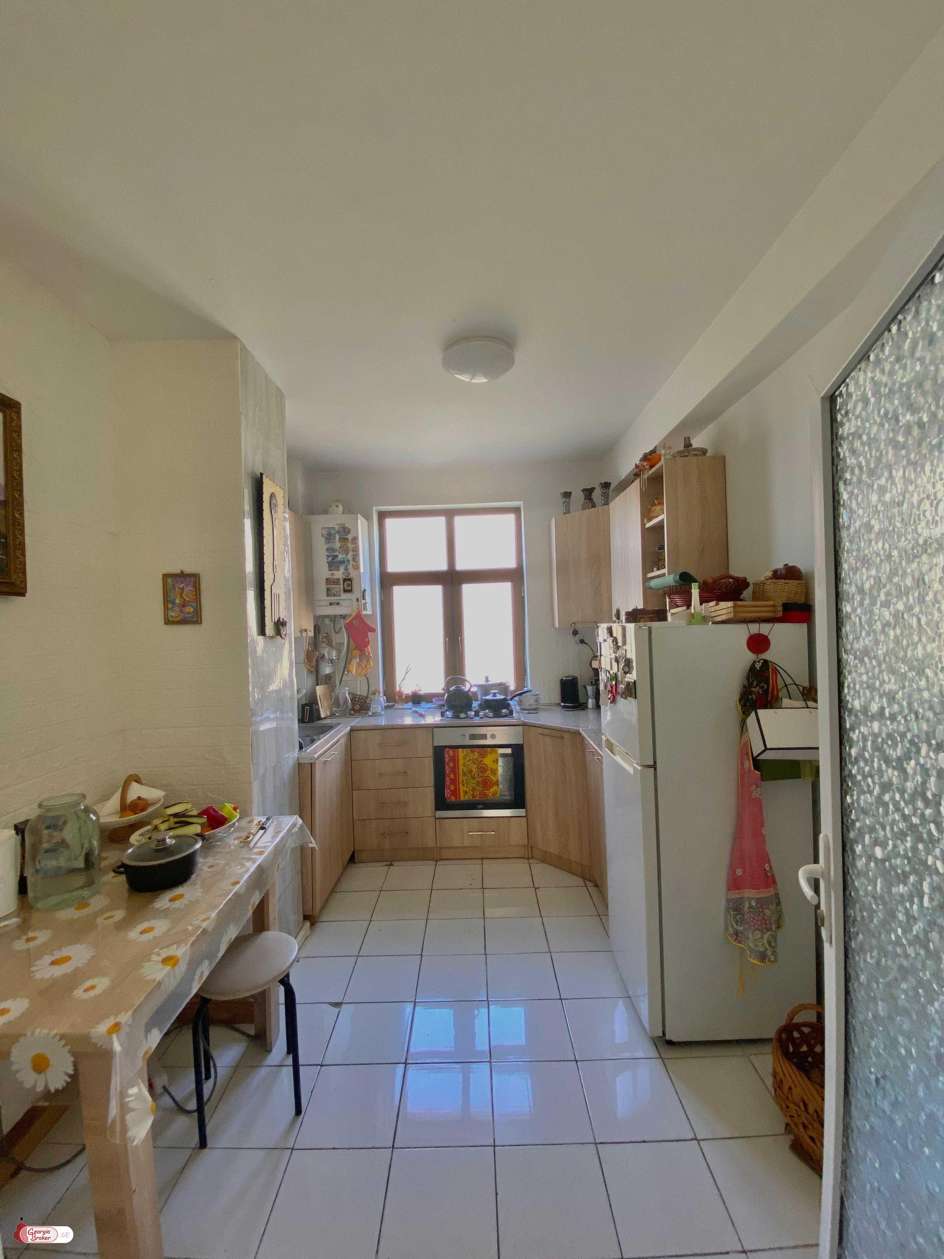 იყიდება ახალი გარემონტებული 4 ოთახიანი ბინა