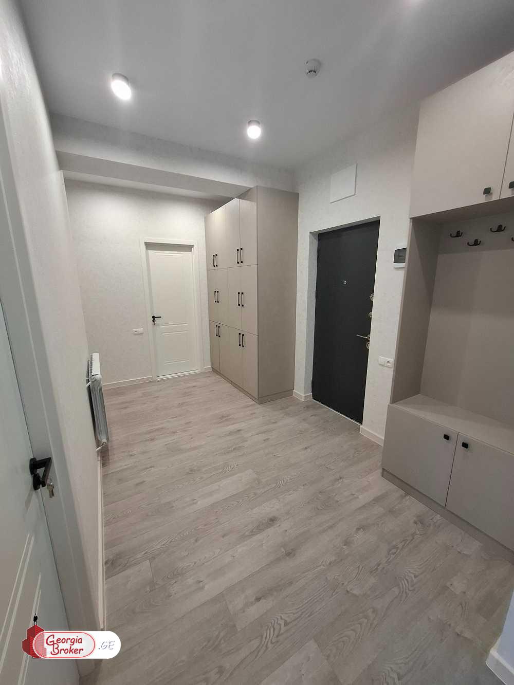 იყიდება ახალი გარემონტებული 3 ოთახიანი ბინა