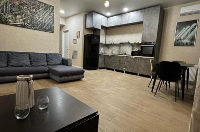 продается квартира с новым ремонтом 4-комнаты