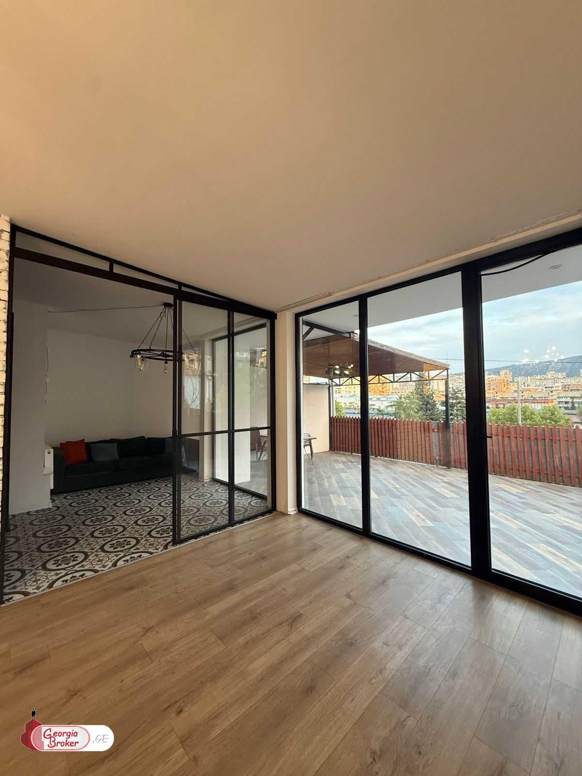 продается квартира с новым ремонтом 3-комнаты