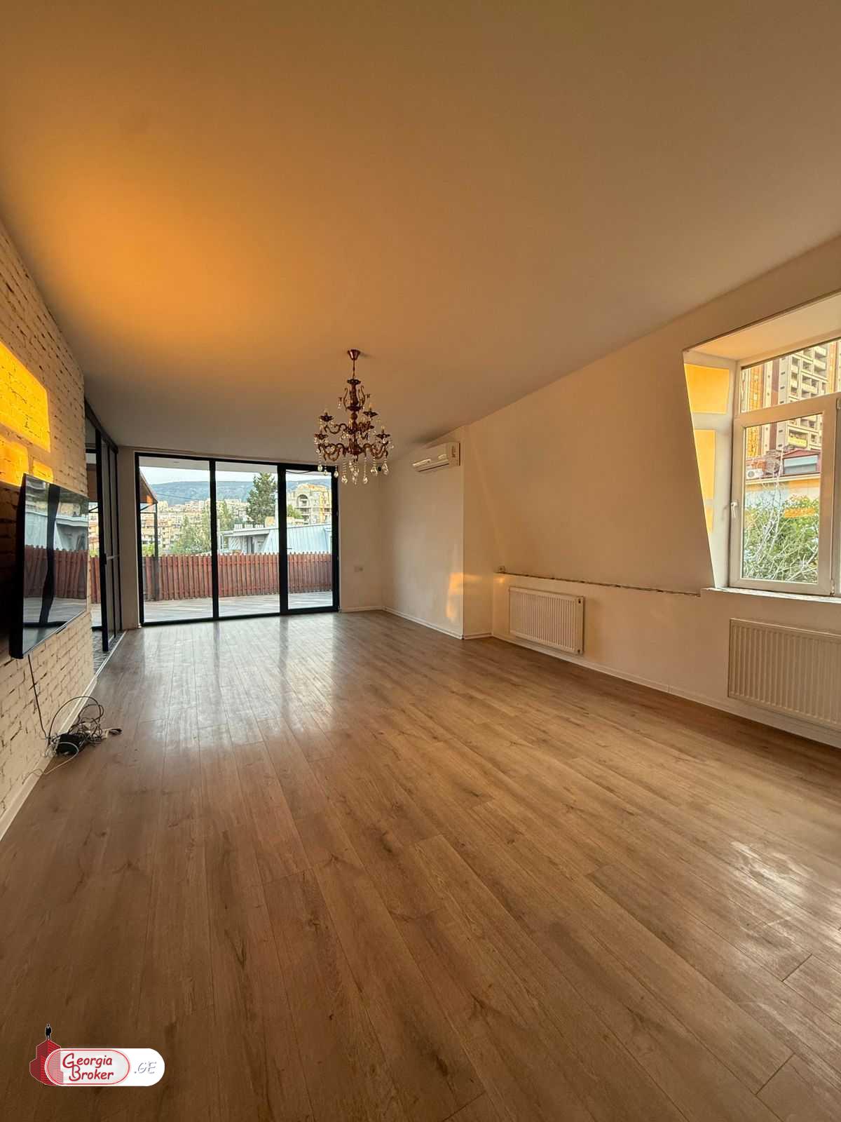 продается квартира с новым ремонтом 3-комнаты