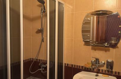 продается квартира с новым ремонтом 4-комнаты