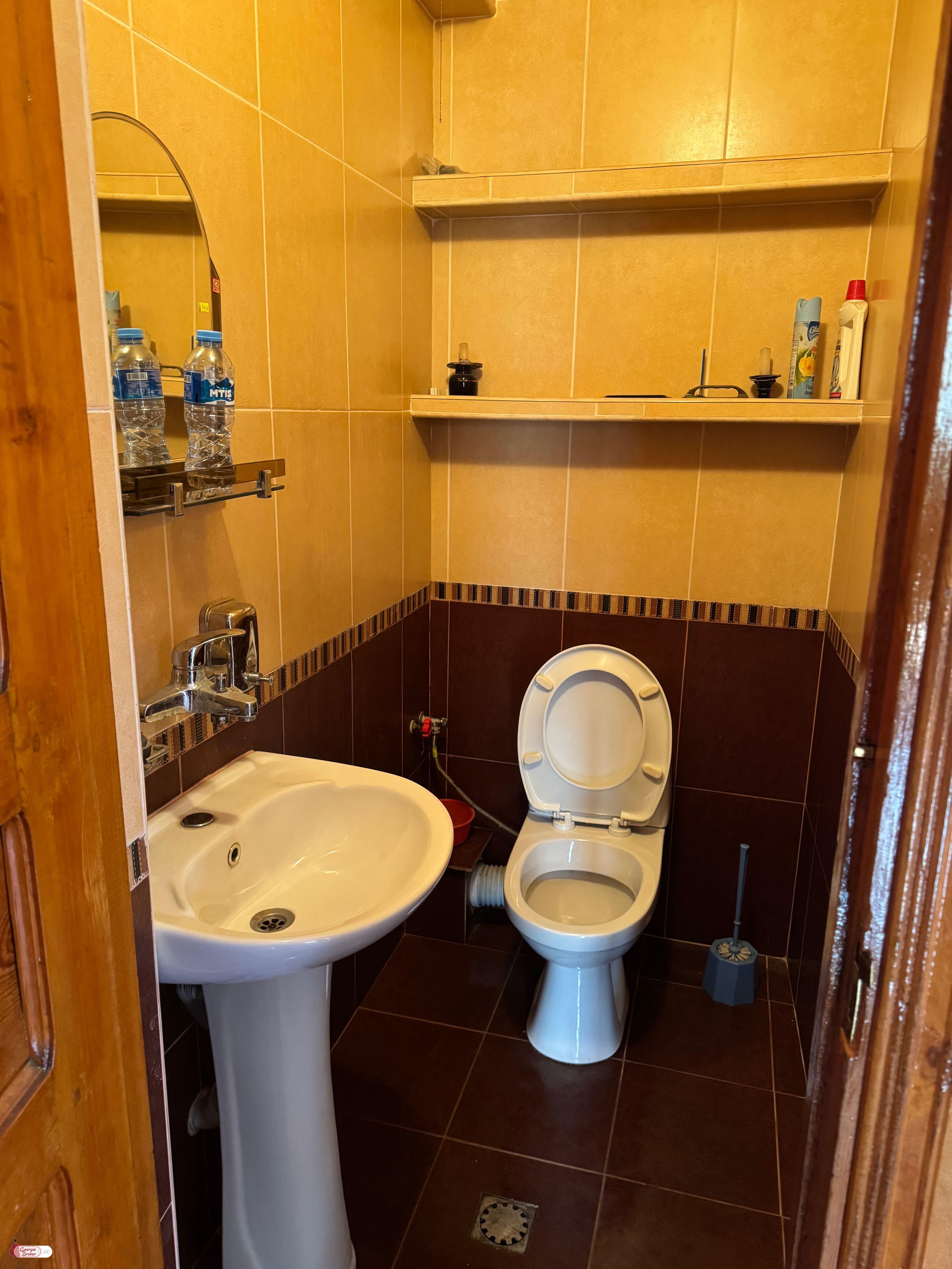 продается квартира с новым ремонтом 4-комнаты