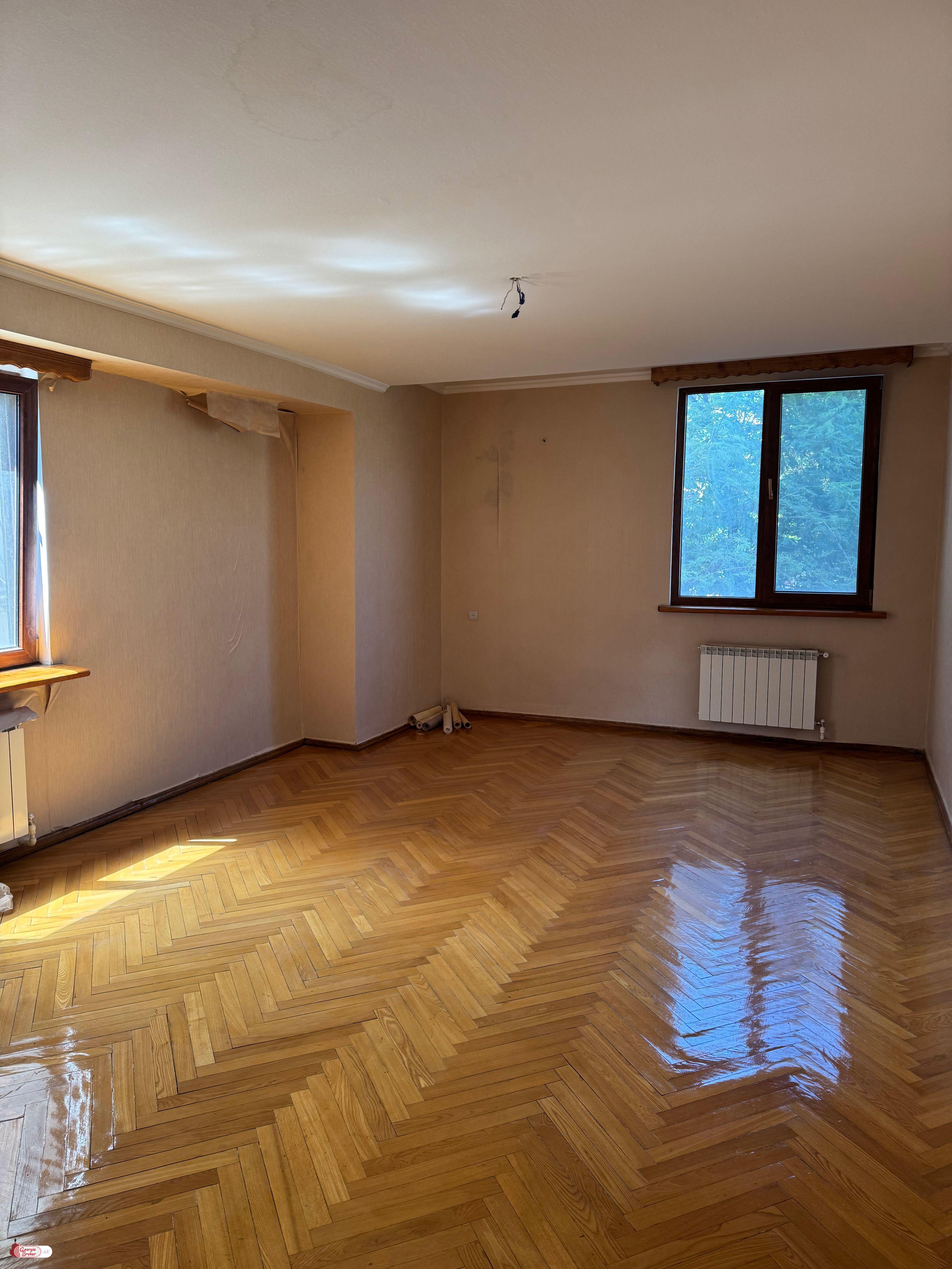 продается квартира с новым ремонтом 4-комнаты