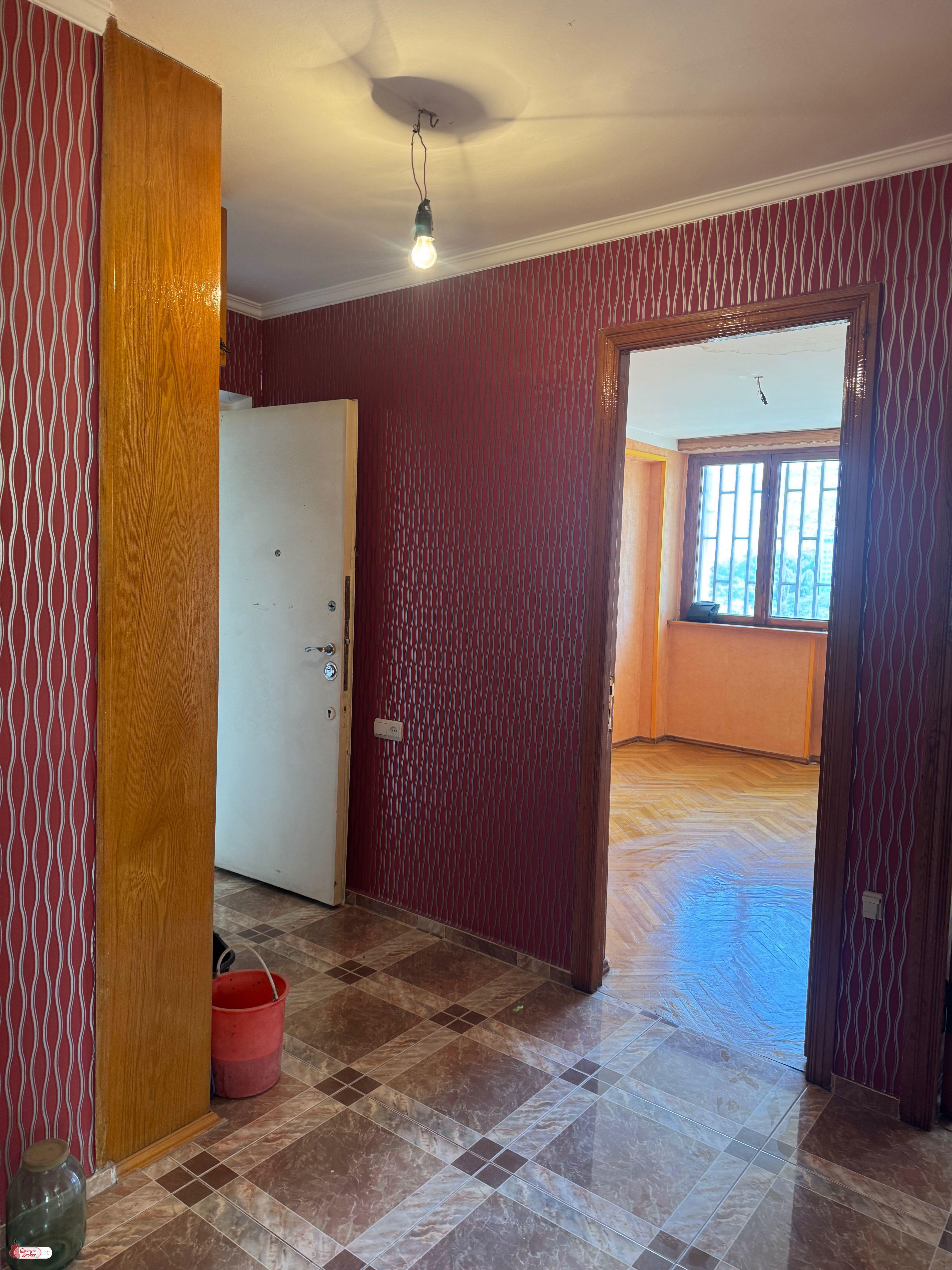 продается квартира с новым ремонтом 4-комнаты