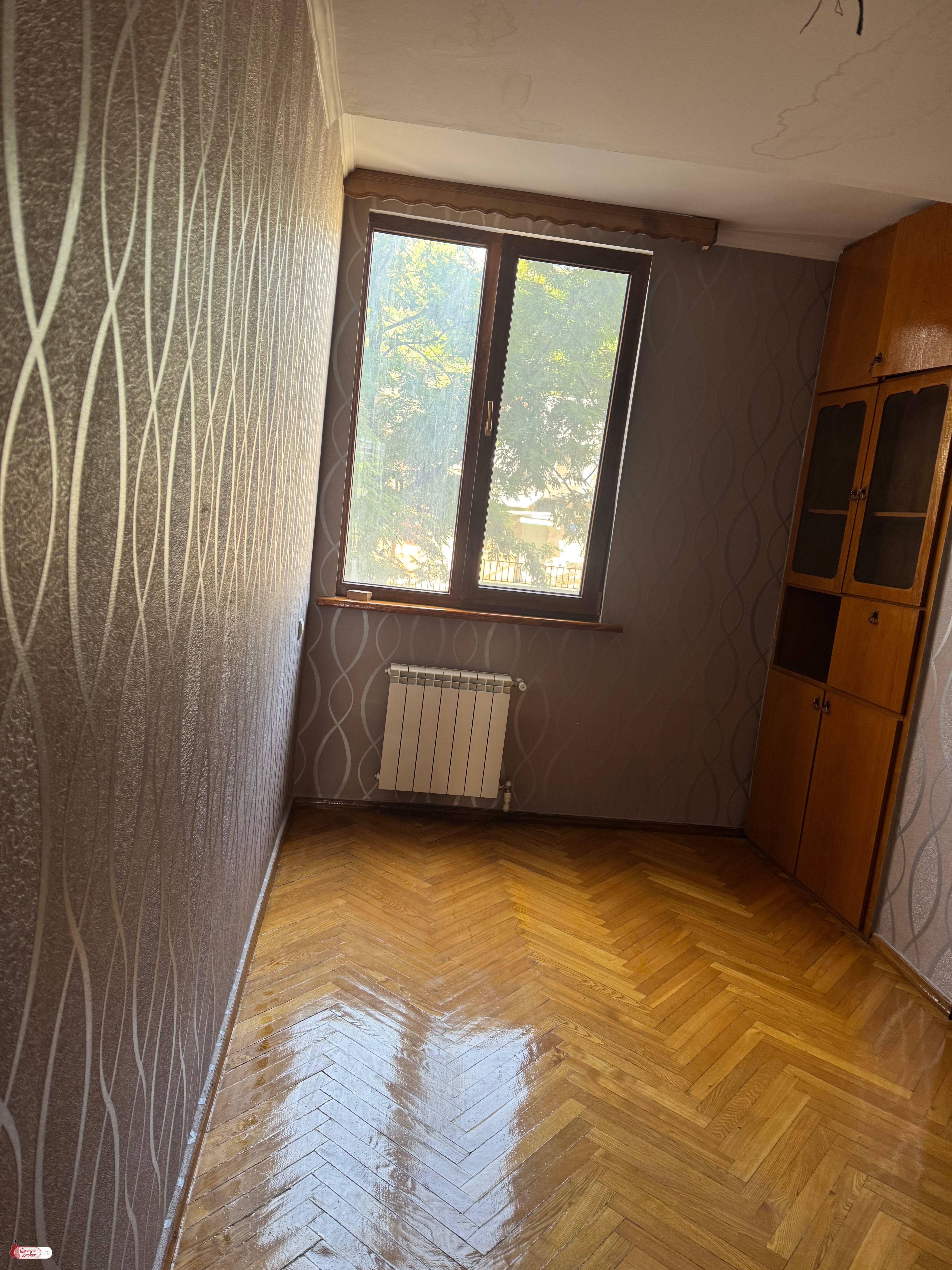 продается квартира с новым ремонтом 4-комнаты