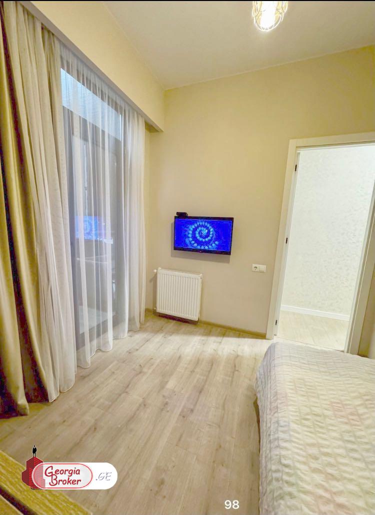 продается квартира с новым ремонтом 4-комнаты