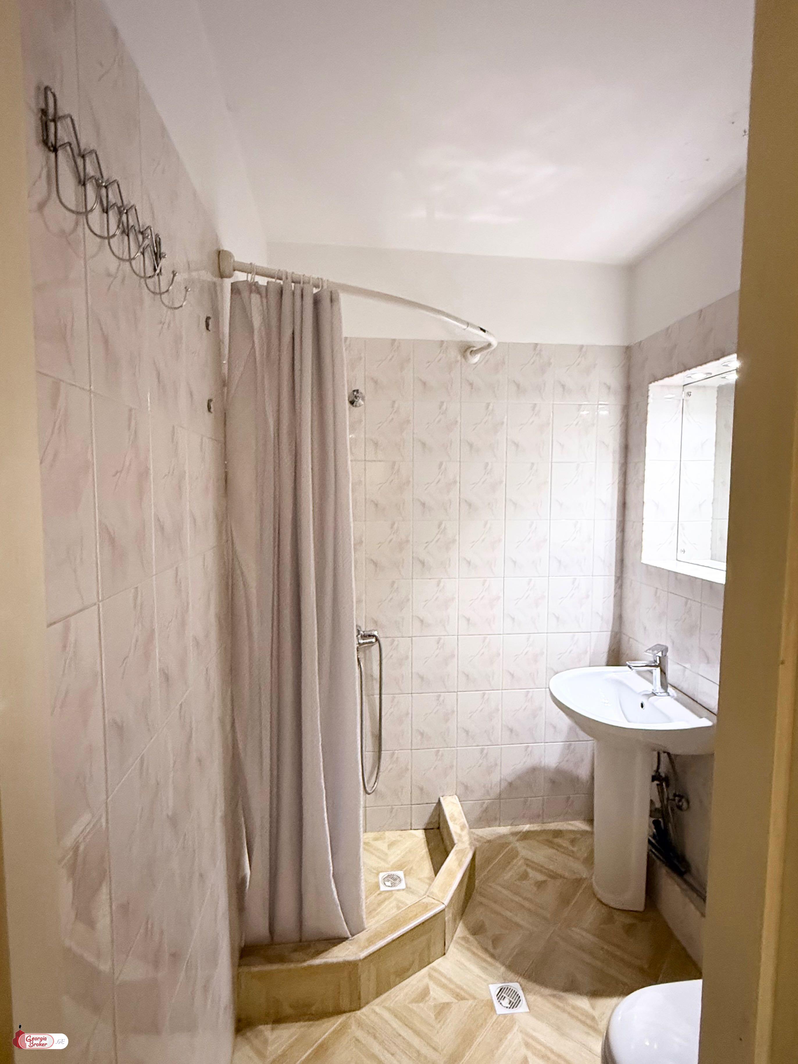 იყიდება ახალი გარემონტებული 2 ოთახიანი ბინა